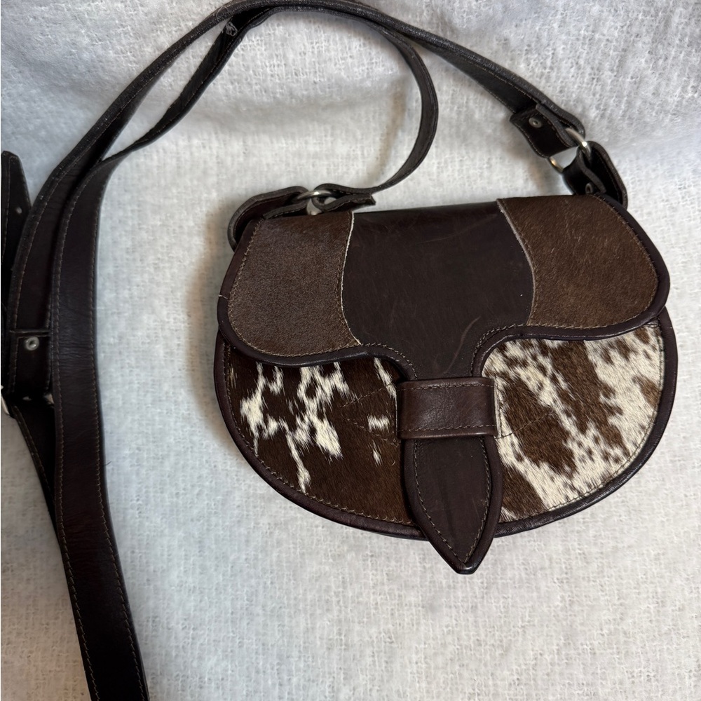 Colombian carriel leather crossbody bag.